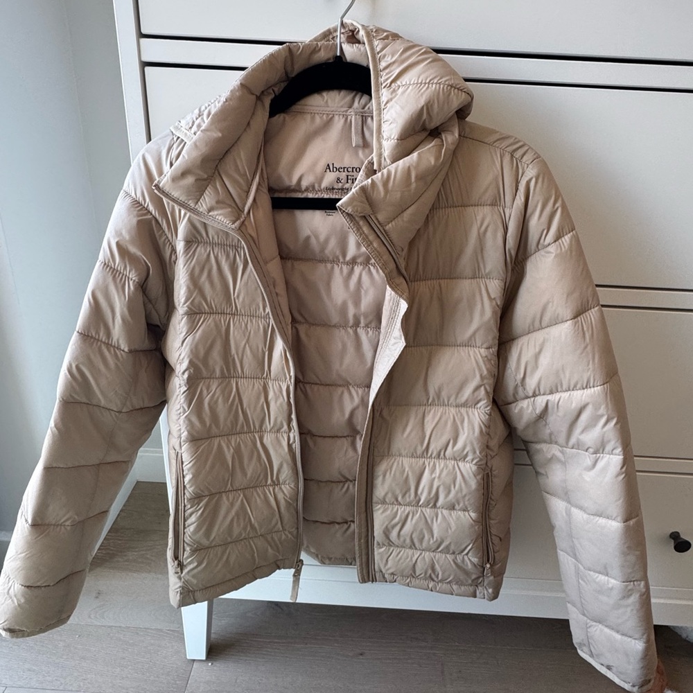 Abercrombie & Fitch Women's Tan Lightweight Packable Puffer Jacket